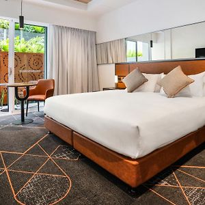 Zimmer mit Kingsize-Bett
